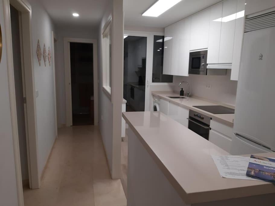 Nuevo-Luminoso Y Moderno. Parking Gratis!! Apartment Seville Exterior photo
